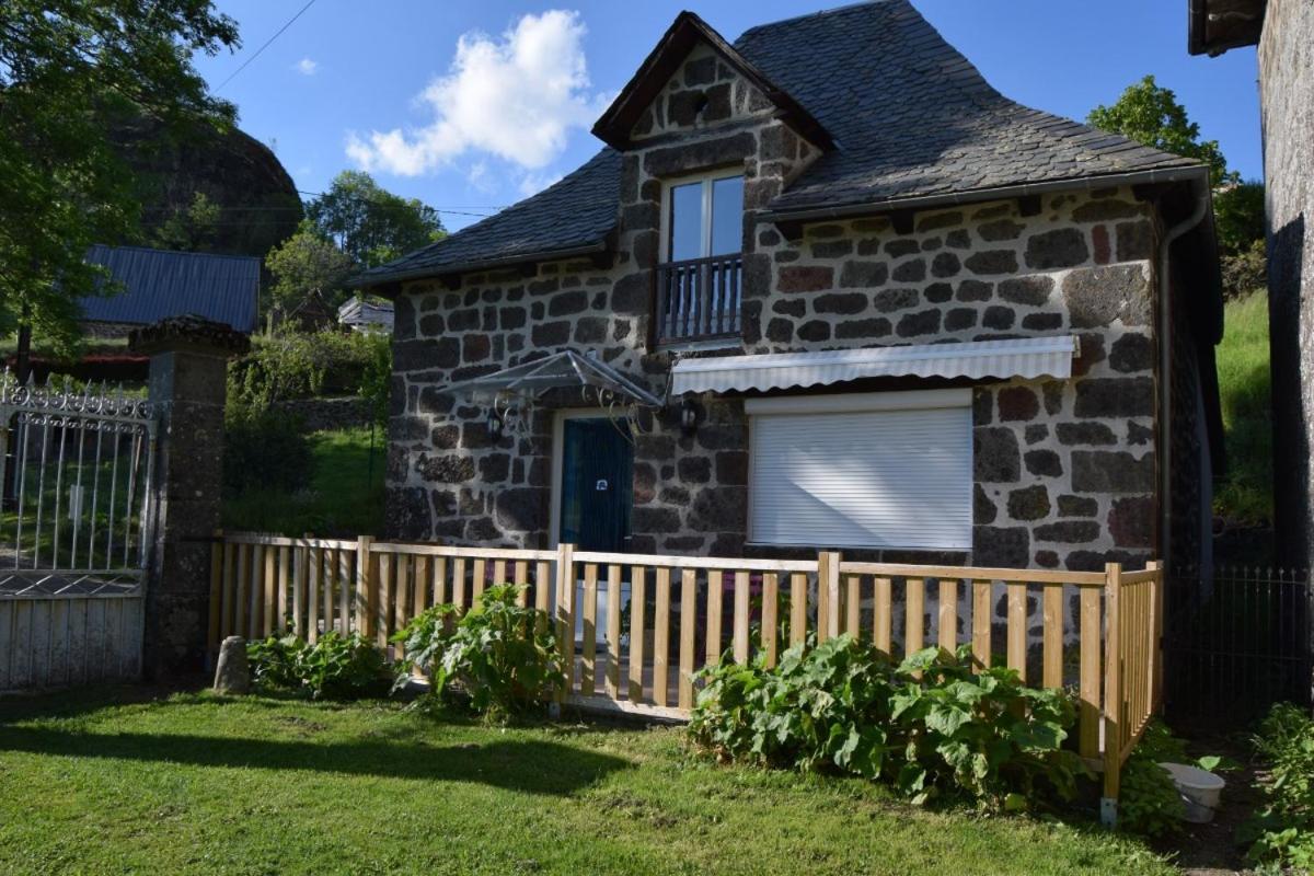 Gite 4 Personnes Dans Le Cantal Animaux Bienvenus Lascelle Exteriér fotografie