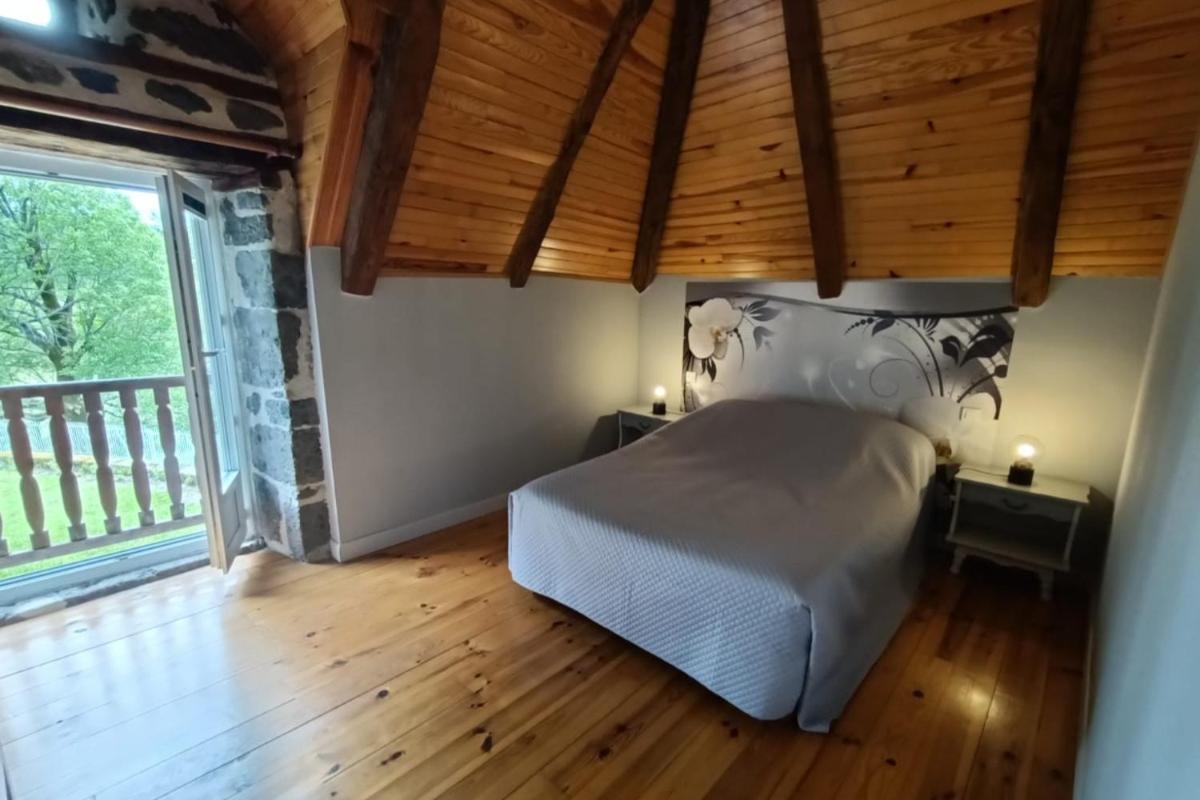 Gite 4 Personnes Dans Le Cantal Animaux Bienvenus Lascelle Exteriér fotografie