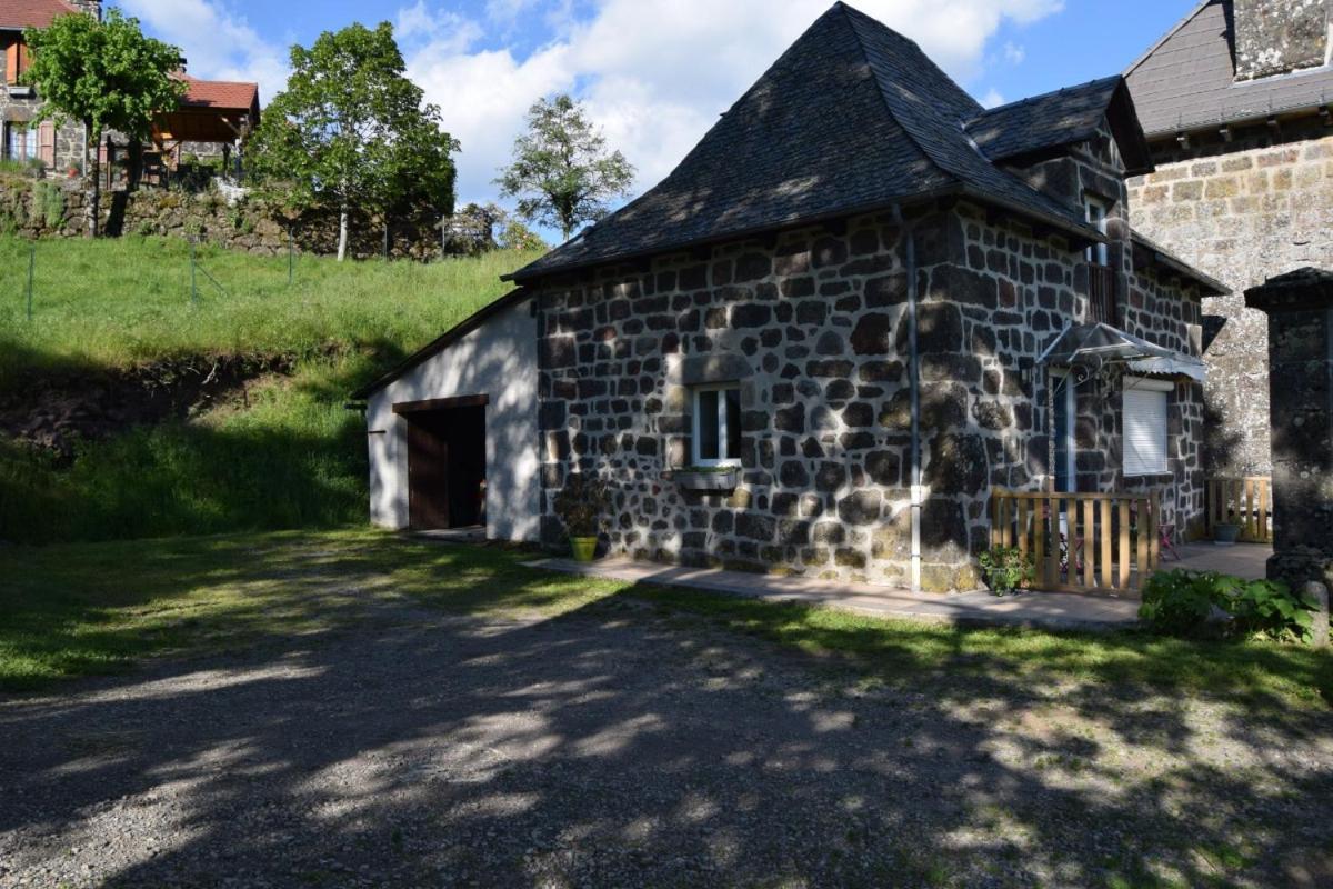 Gite 4 Personnes Dans Le Cantal Animaux Bienvenus Lascelle Exteriér fotografie